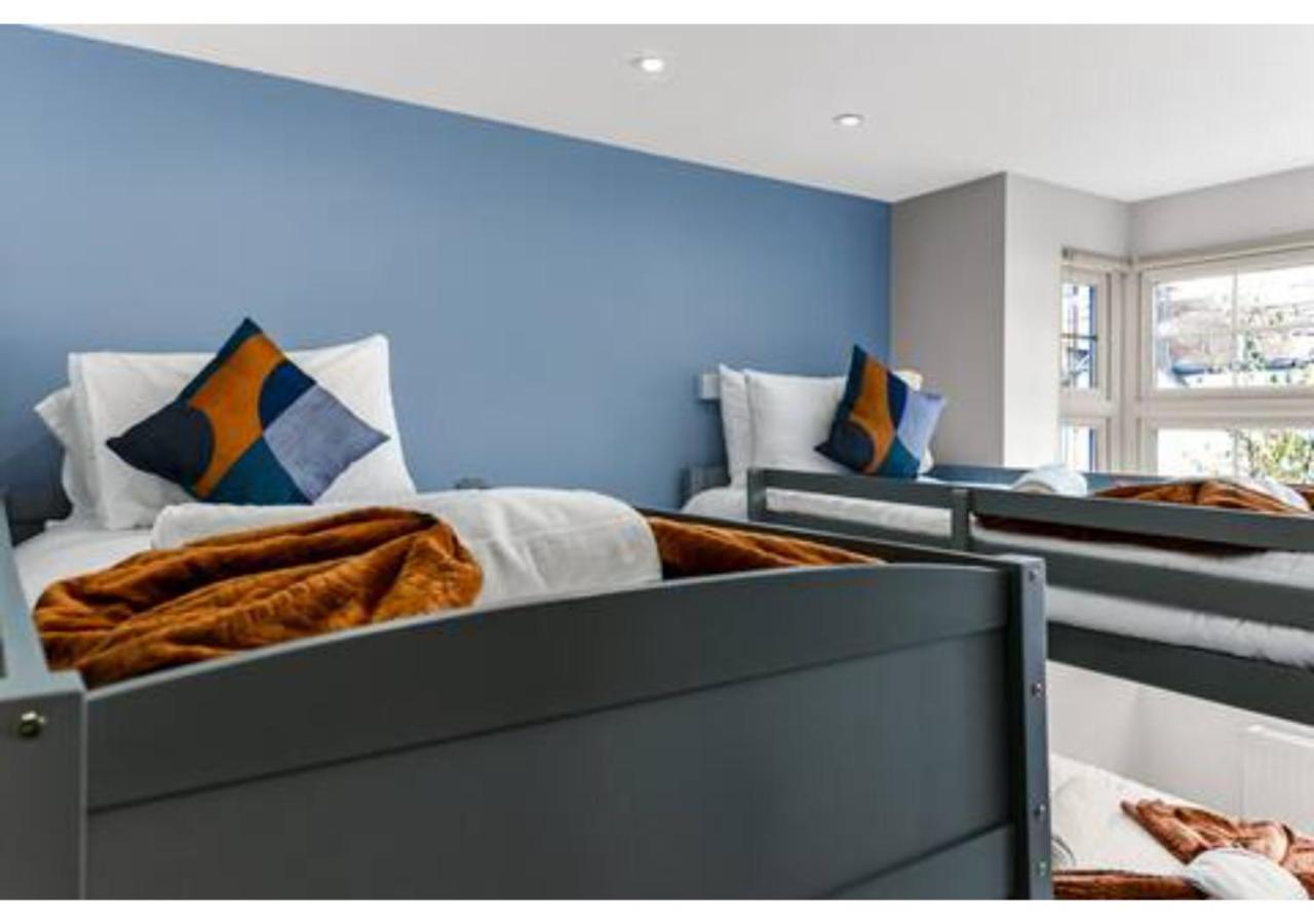 Three Bedroom - Perfect For Large Groups London