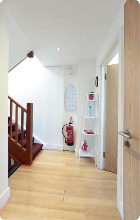 Lovely Private Bedrooms In Euston Station - 121 Homestay London