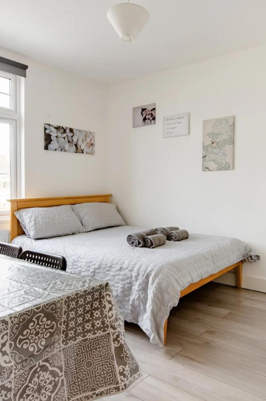 Double Edmonton Green, N9 Homestay *