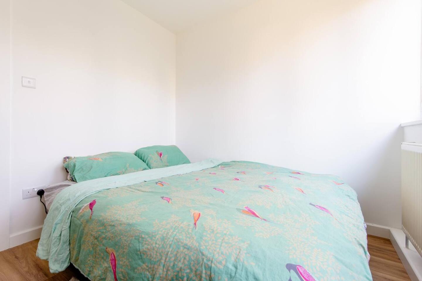 *brand New 1 Bedroom Flat In London* *
