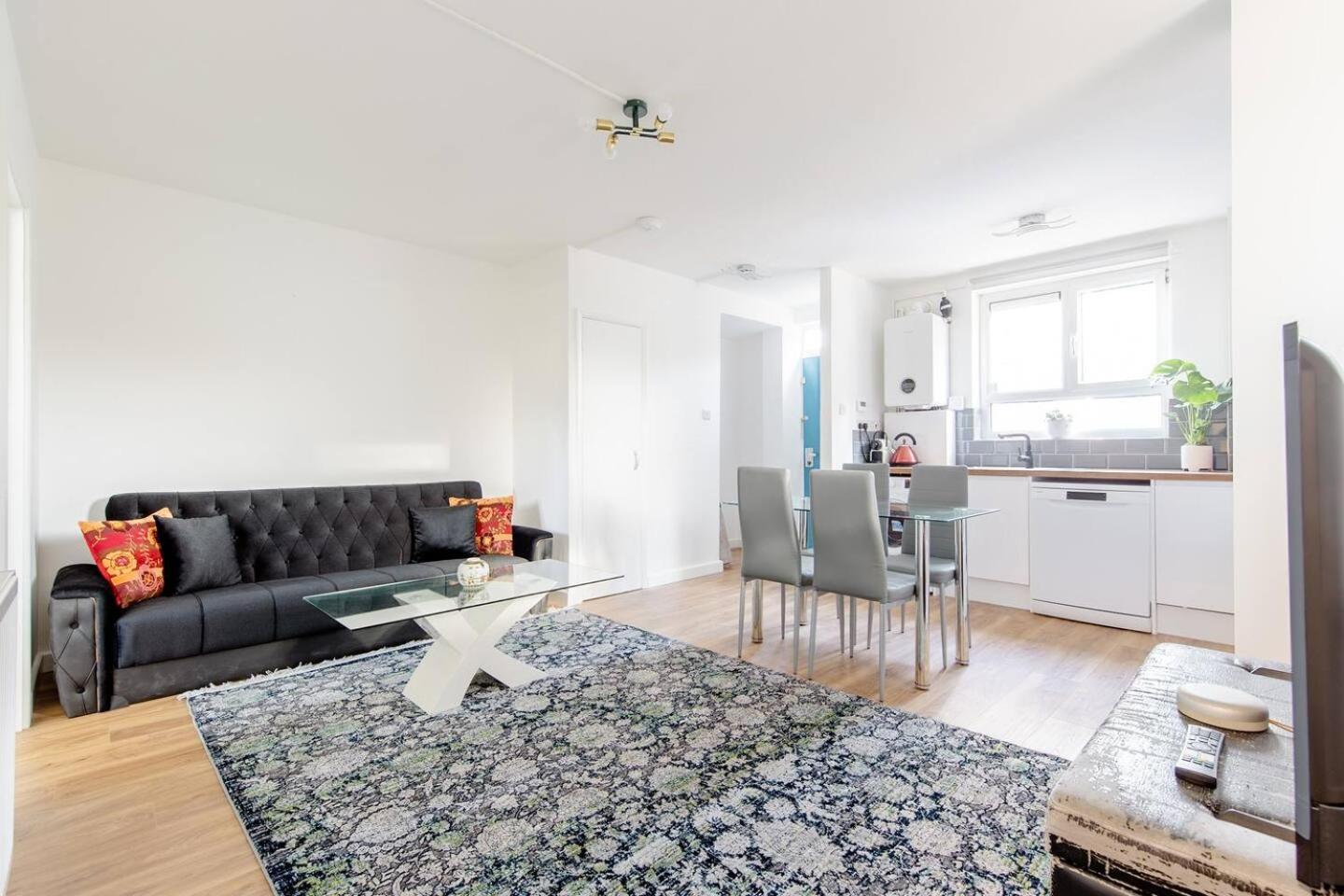 *brand New 1 Bedroom Flat In London* London