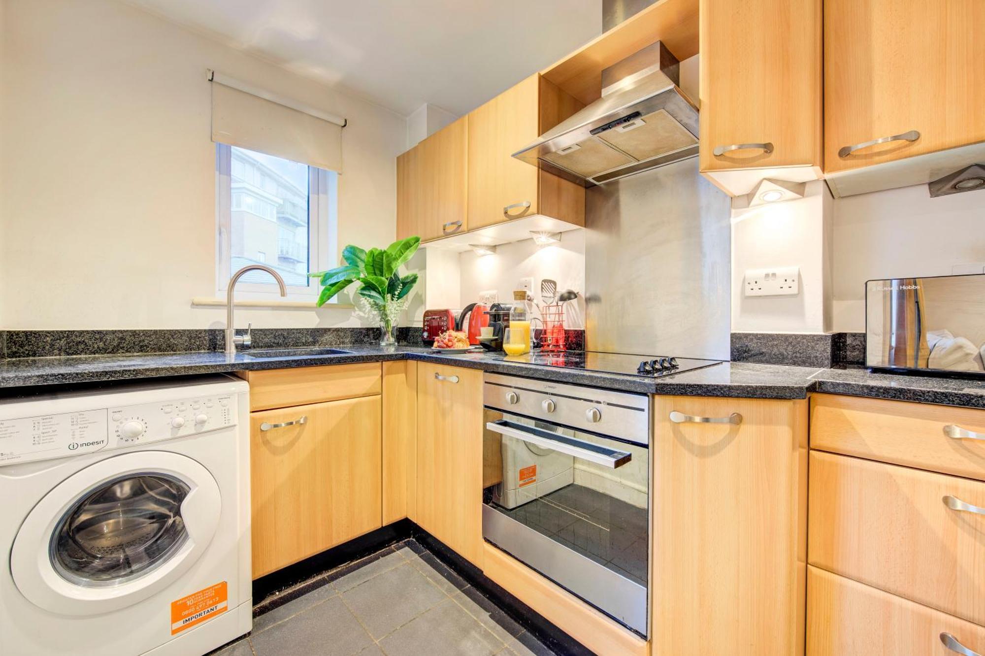 2-bed 2-bath Tower Bridge Gem, Sleeps 8 Apartment *