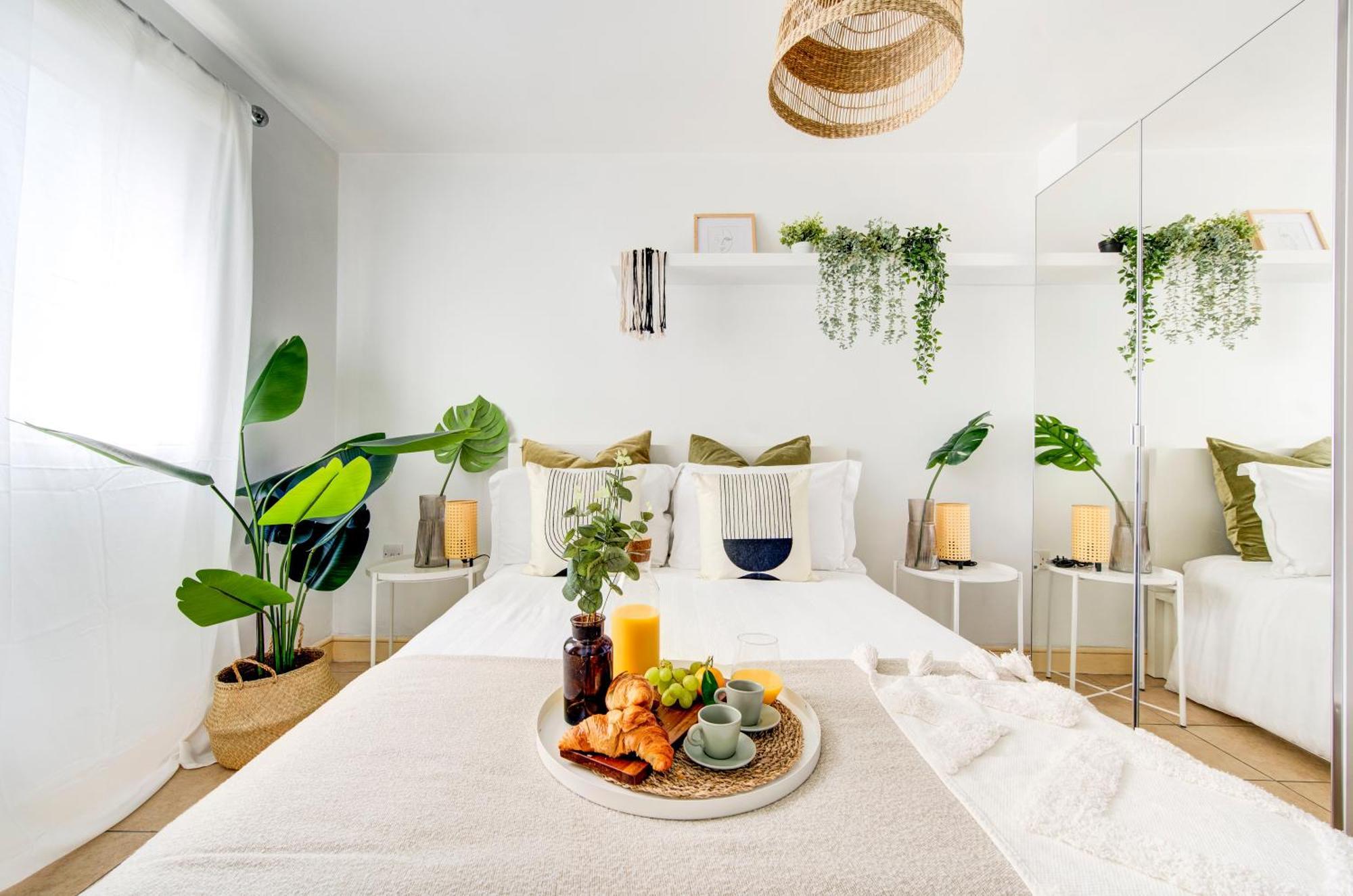 Apartment 2-bed 2-bath Tower Bridge Gem, Sleeps 8 *