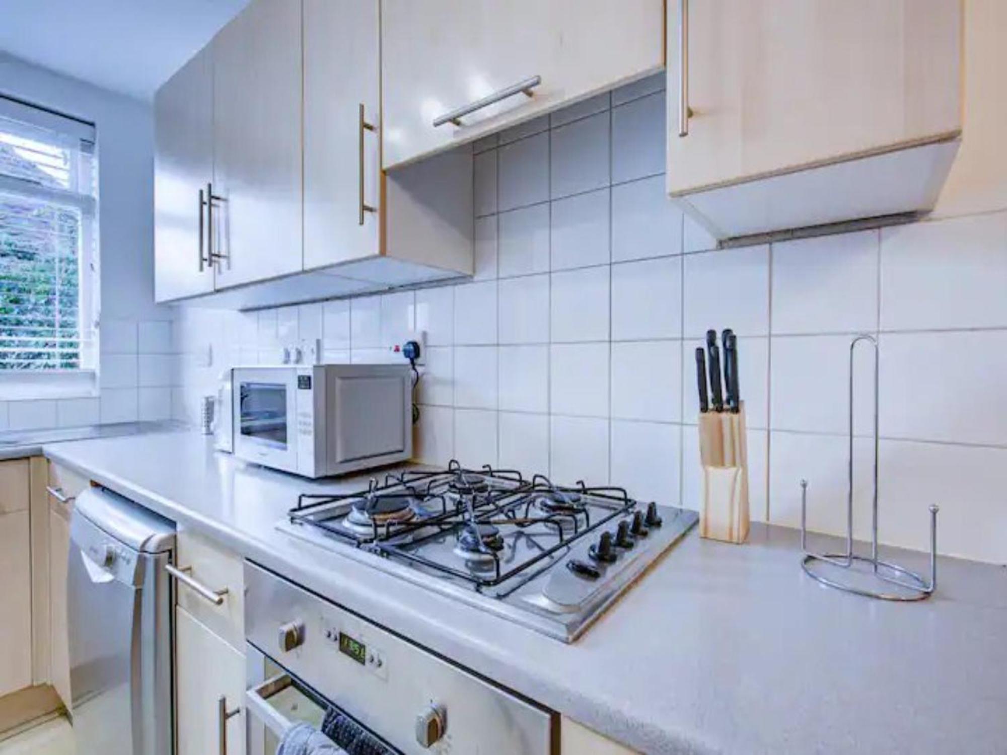 Pass The Keys Charming 2 Bedroom House Good Transport And Parking Holiday home *