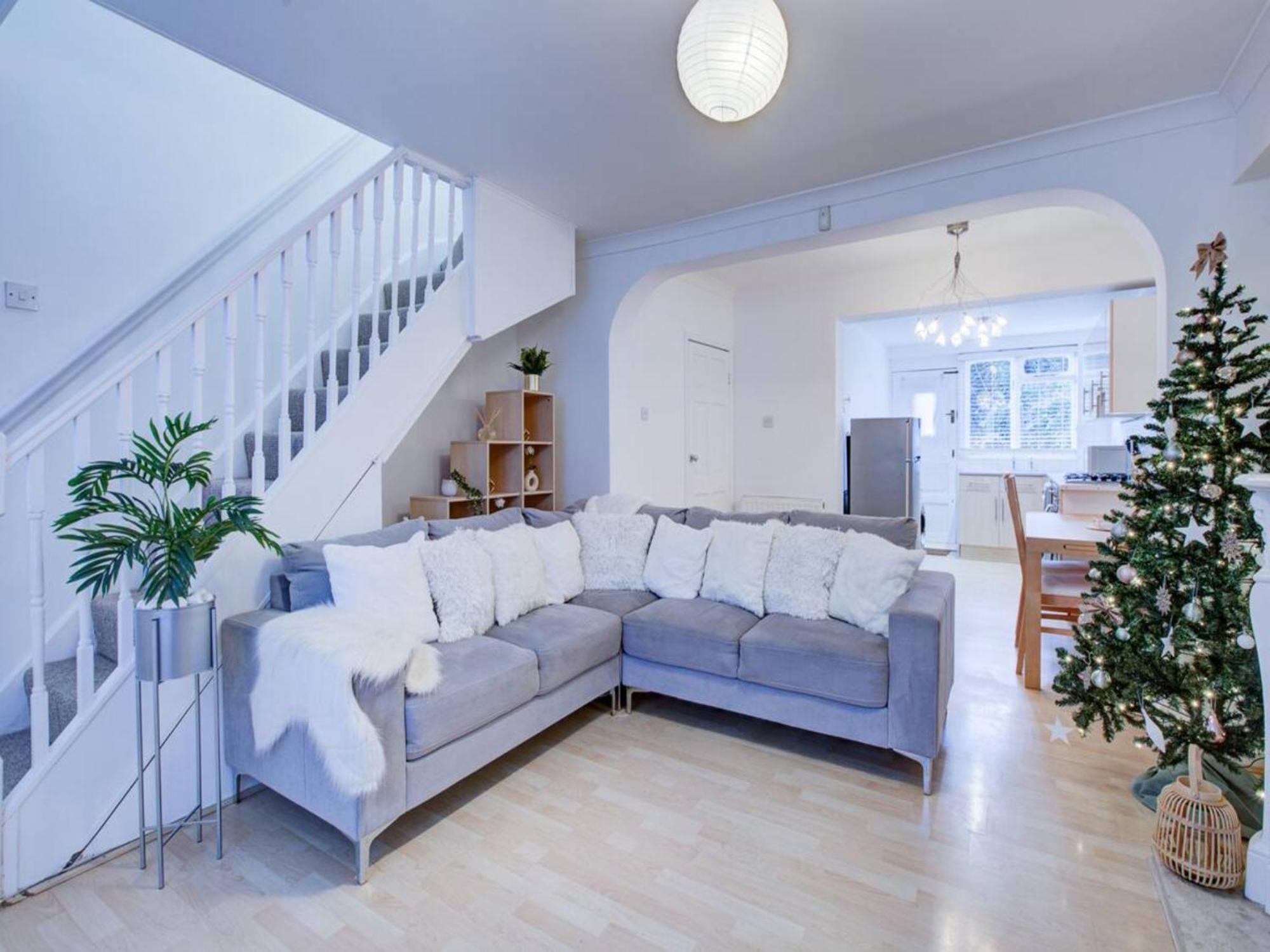 Pass The Keys Charming 2 Bedroom House Good Transport And Parking Holiday home *