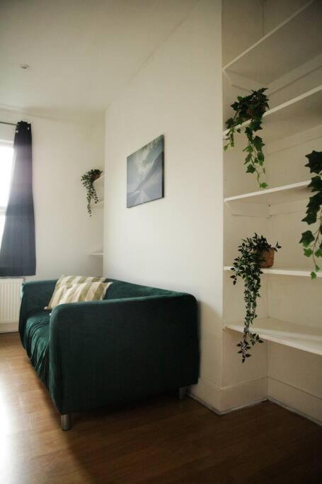 2 Bedrooms Flat In Hammersmith Apartamento