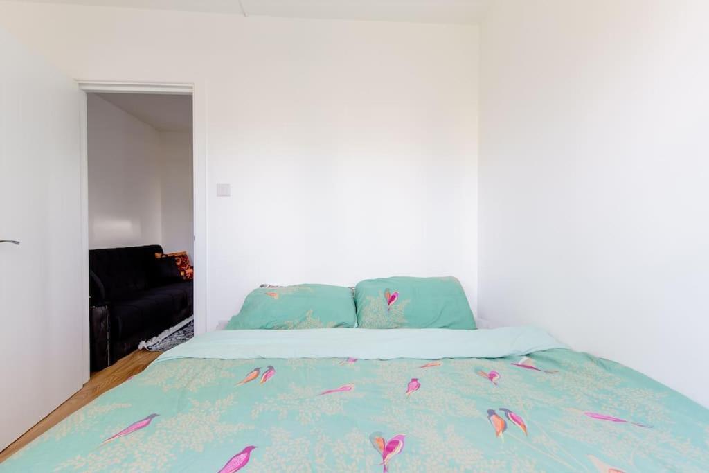 *brand New 1 Bedroom Flat In London* *