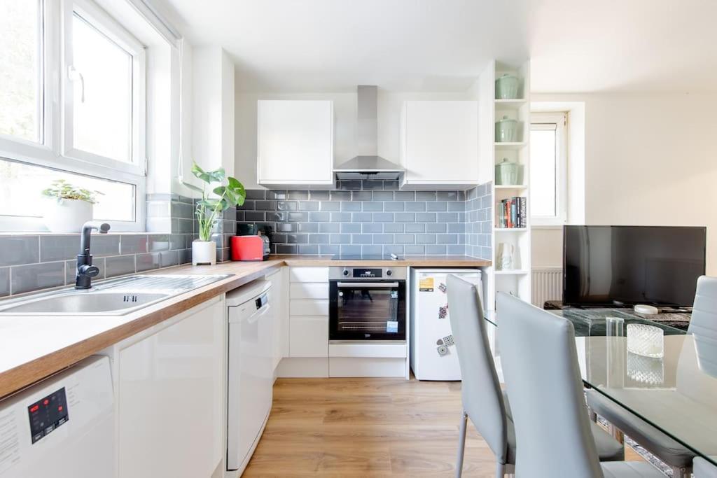 *brand New 1 Bedroom Flat In London*