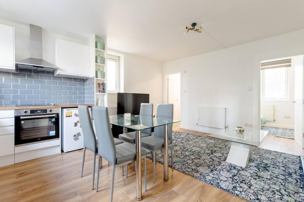 *brand New 1 Bedroom Flat In London* Apartment