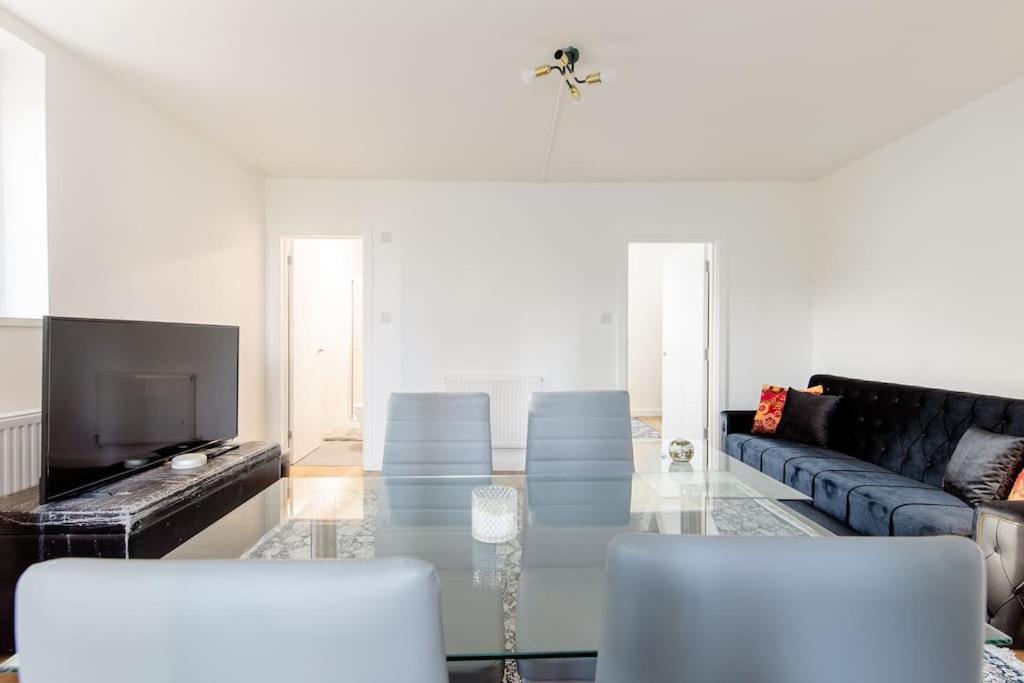 *brand New 1 Bedroom Flat In London* Apartment London