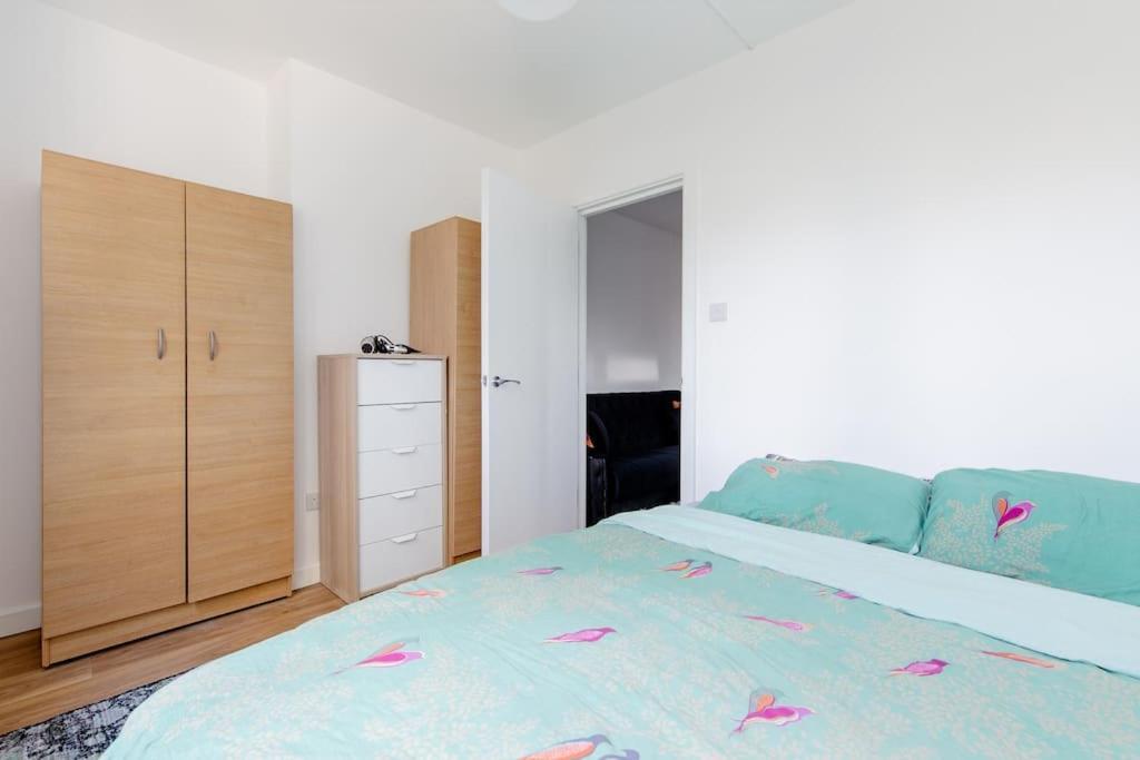 Apartment *brand New 1 Bedroom Flat In London* *