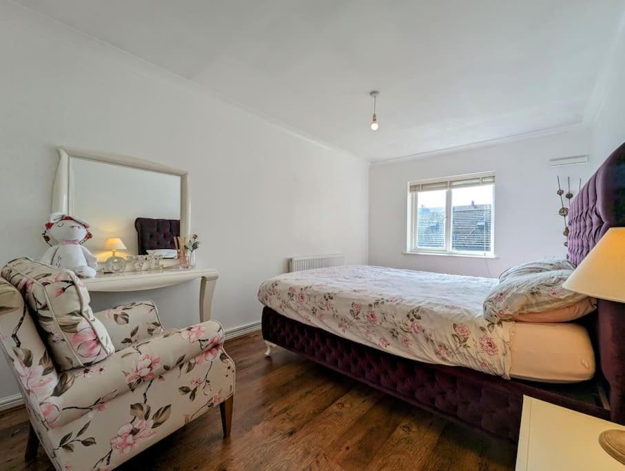 Large, Plant Filled Flat With Balcony Apartment London