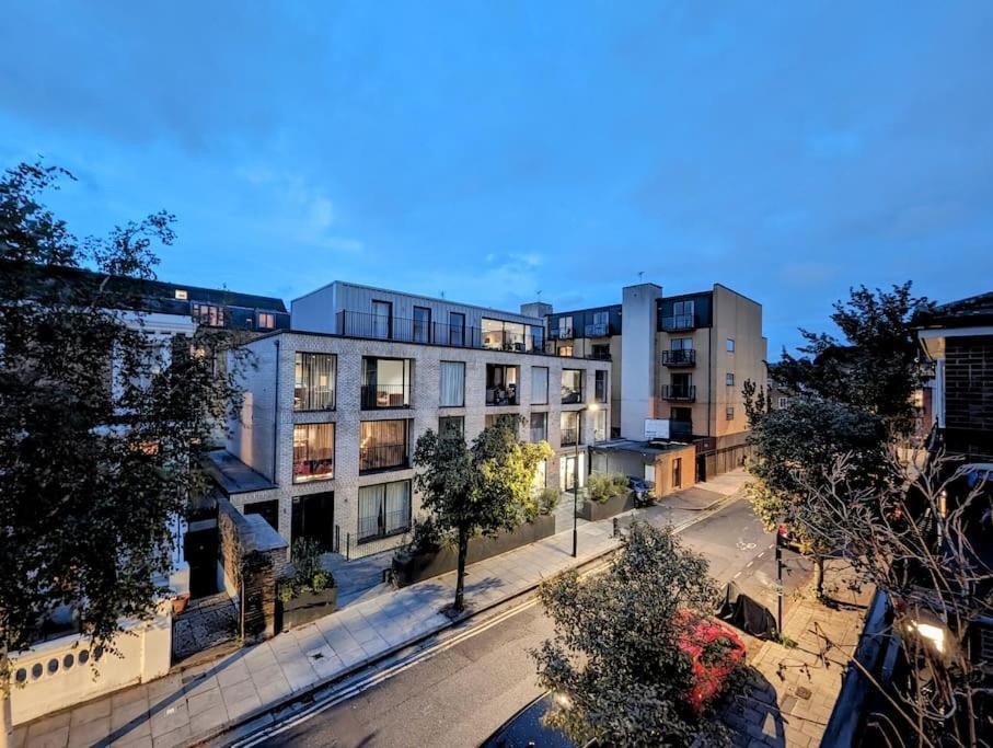 Large, Plant Filled Flat With Balcony *