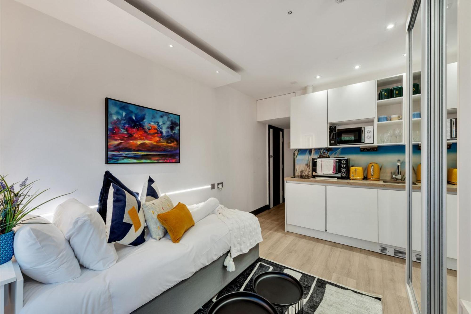 Cosy In Great Location! *