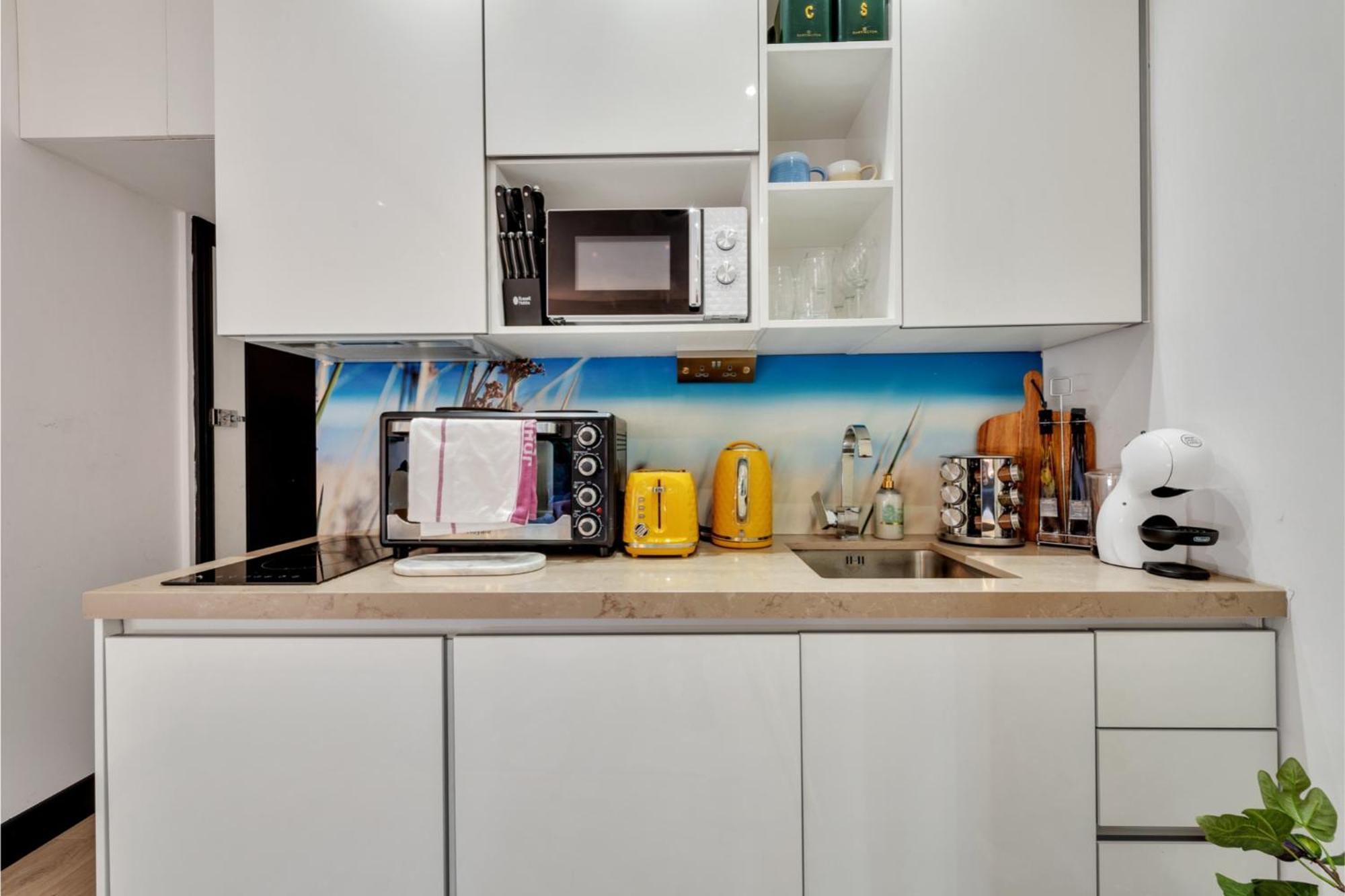 Cosy In Great Location! London