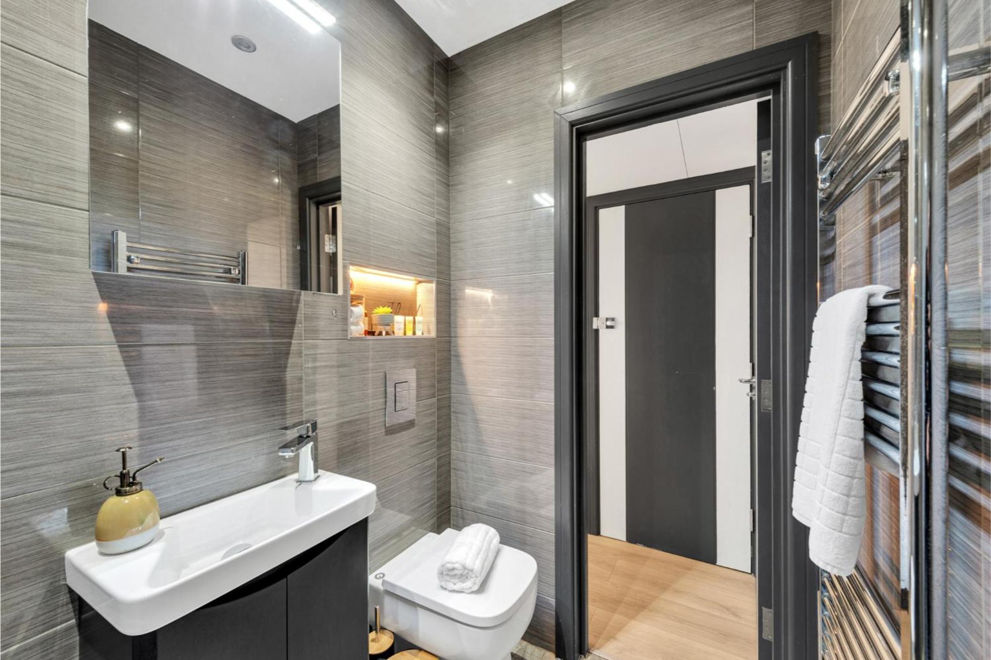 Apartment Cosy In Great Location! *