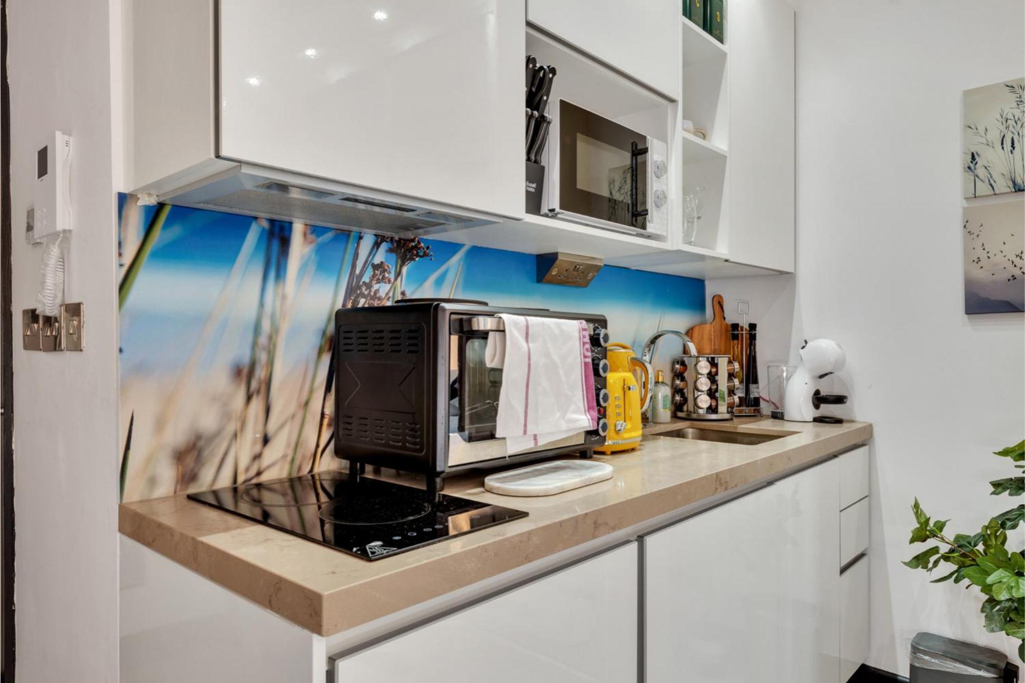 Cosy In Great Location! *