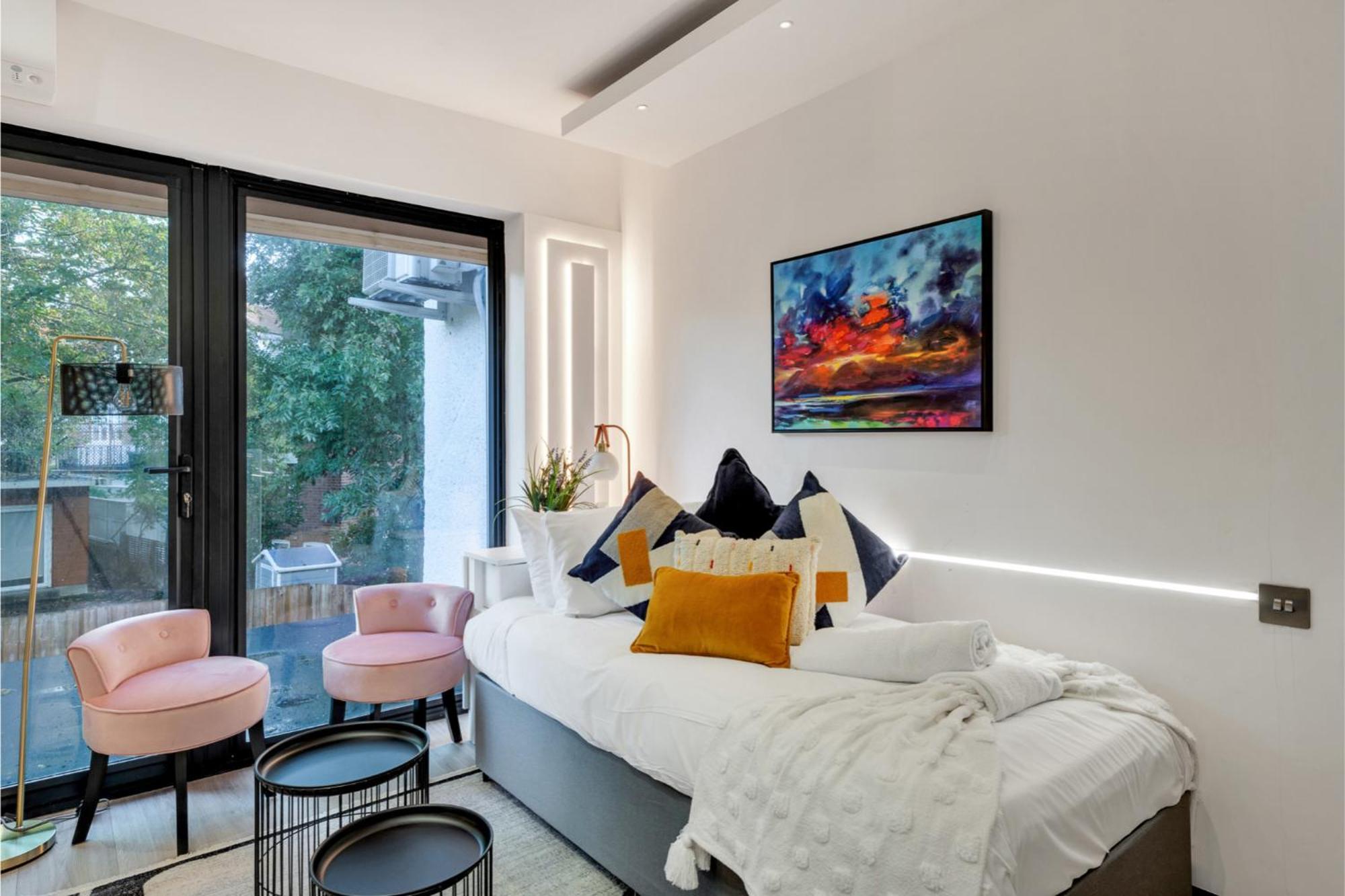 Cosy In Great Location! *