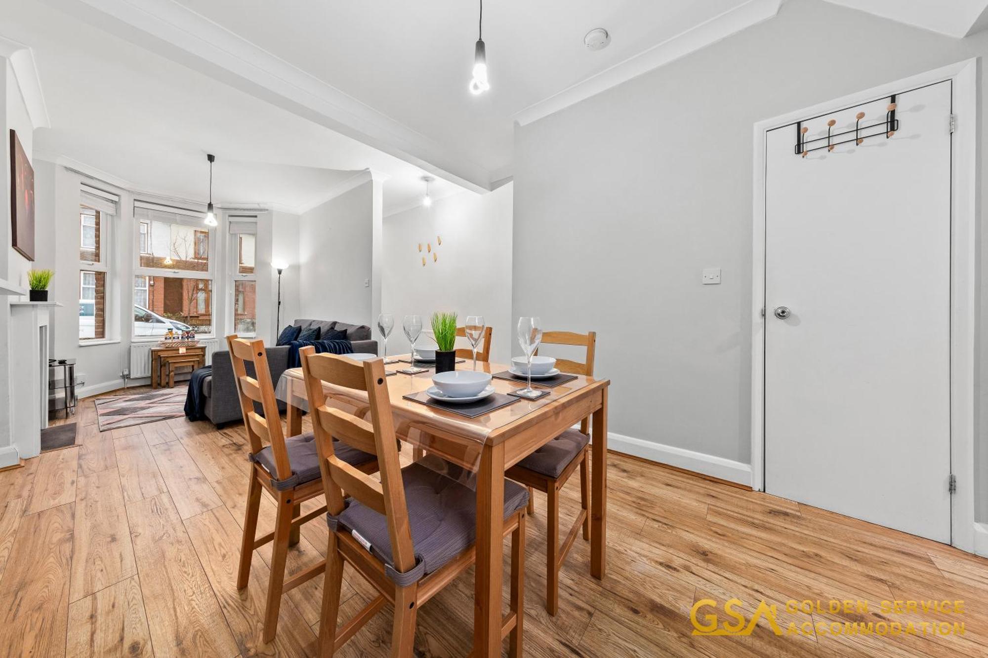 Holiday home 3 Bed In Forest Gate - Waltham Forest