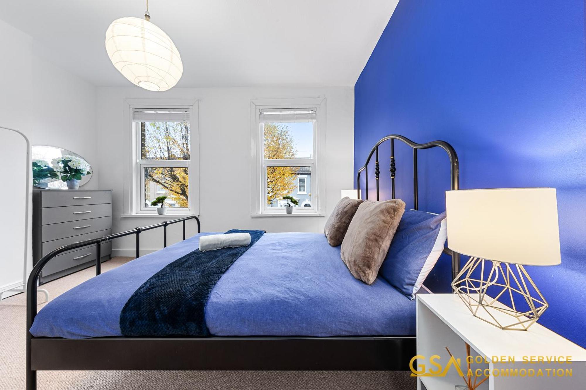 Stylist And Cosy 3 Bed House Leytonstone Sleeps 7 Holiday home *