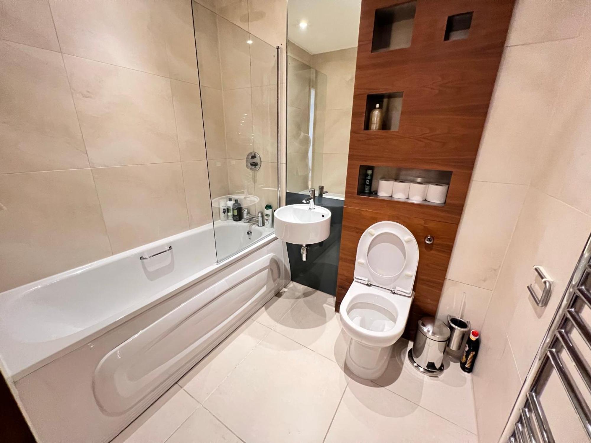 Deluxe Entire Flat At Farringdon Station London