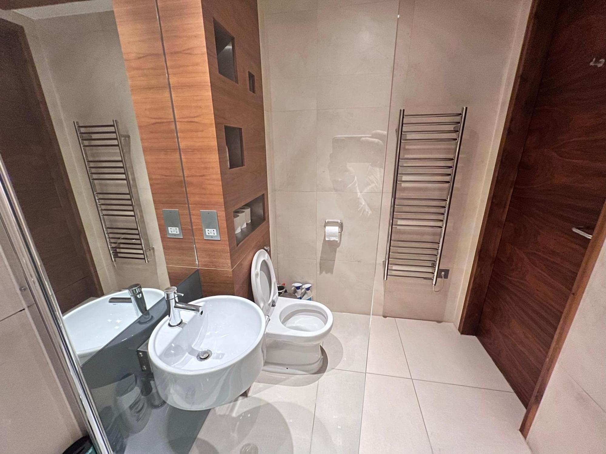 Deluxe Entire Flat At Farringdon Station Apartment