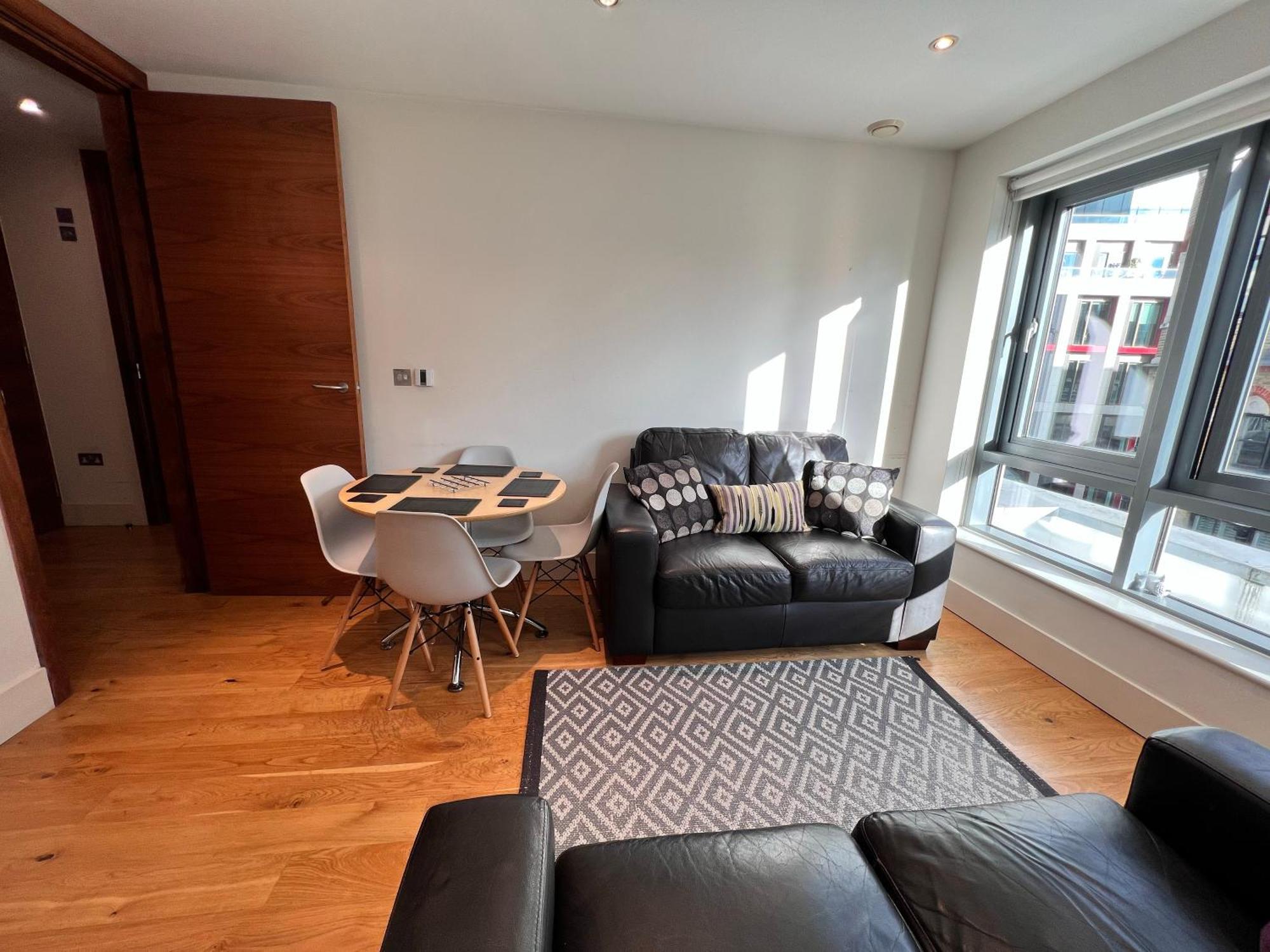 Deluxe Entire Flat At Farringdon Station Apartment London