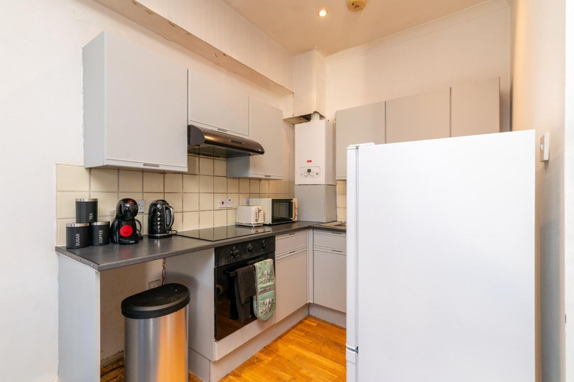 Bayswater Apartment *