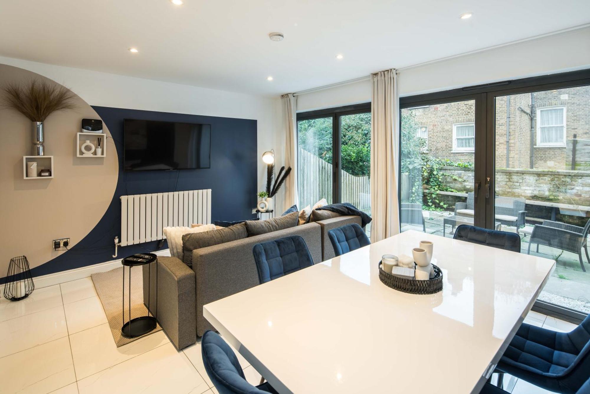 Holiday home Superb House Close To Little Venice London