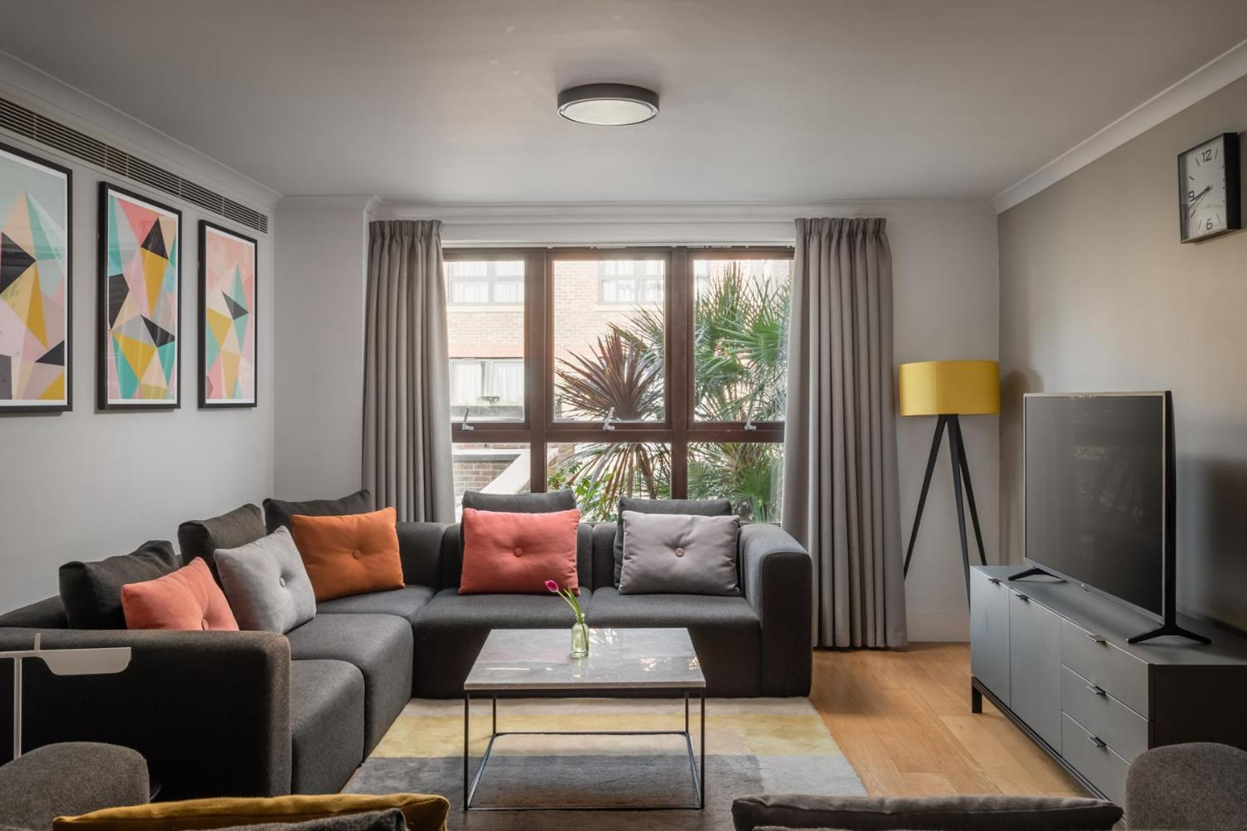 Monarch House - Serviced - Kensington Apartment *