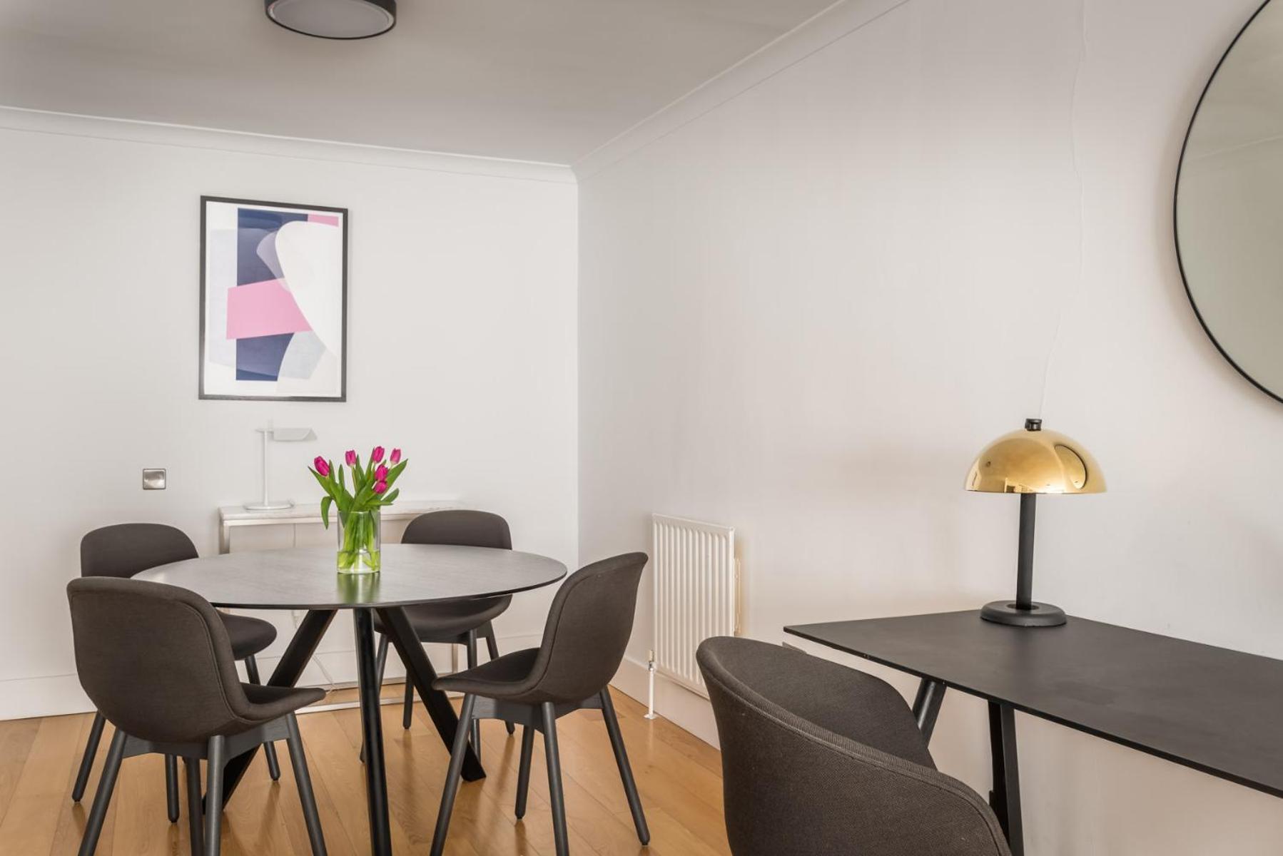 Monarch House - Serviced - Kensington Apartment London