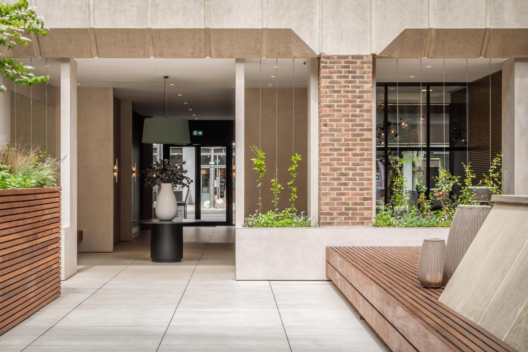 Monarch House - Serviced - Kensington Apartment *