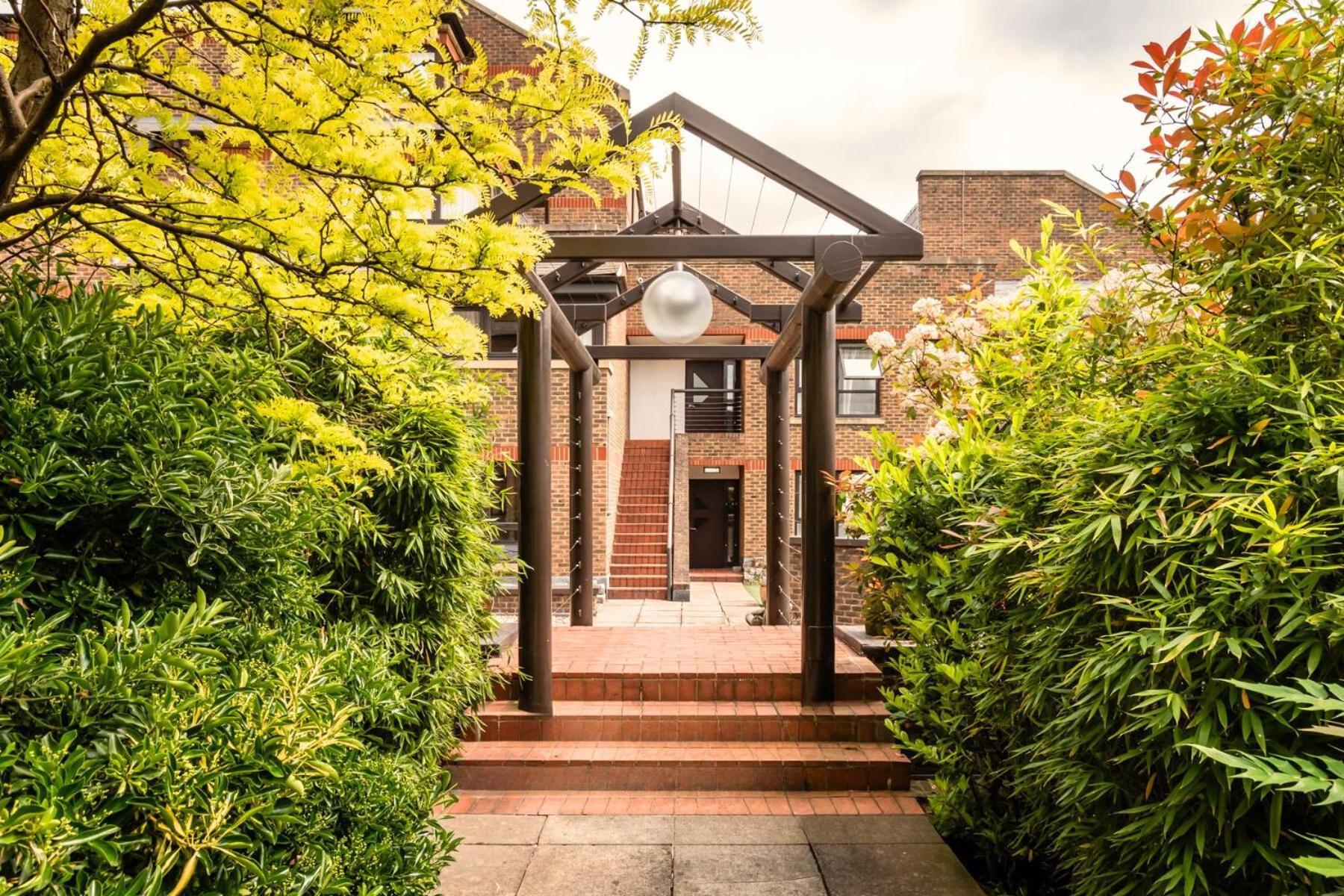 Monarch House - Serviced - Kensington * London
