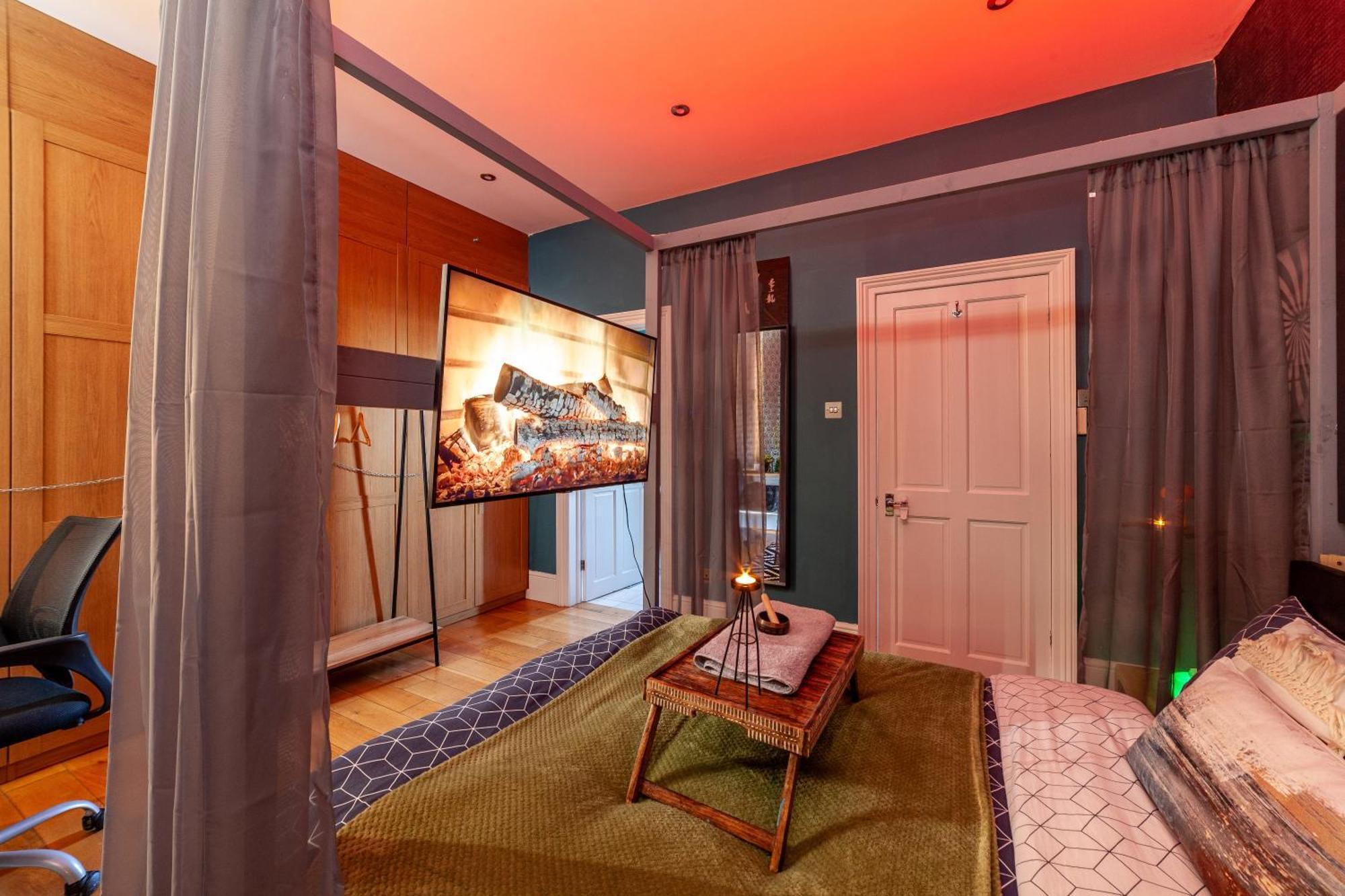 Master En - Townhouse Double With Garden & Hot Tub Hospedagem domiciliar Londres