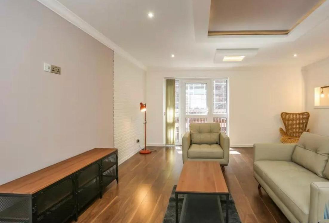 Barbican Pad By Condokeeper *