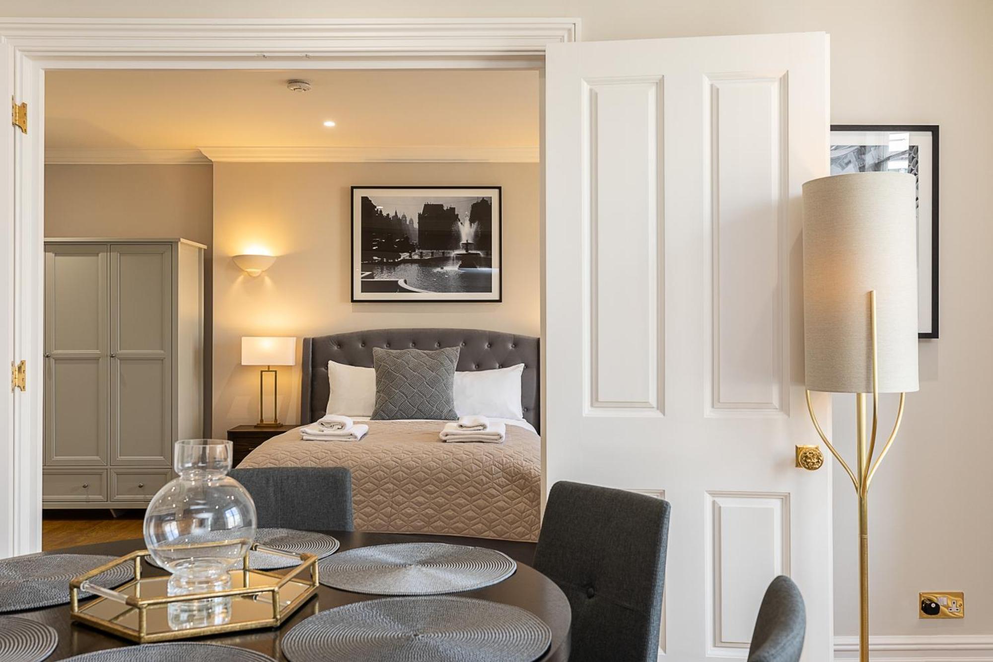 Astonishing Flats Near Mayfair & Piccadilly Circus Apartment *