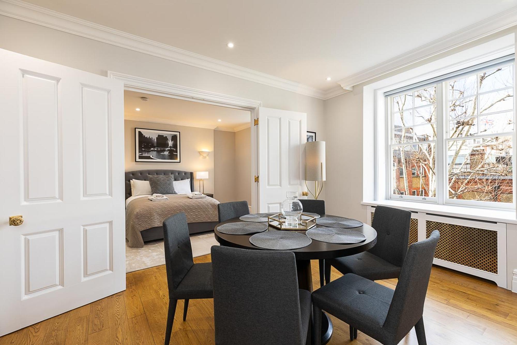 Astonishing Flats Near Mayfair & Piccadilly Circus Apartment London