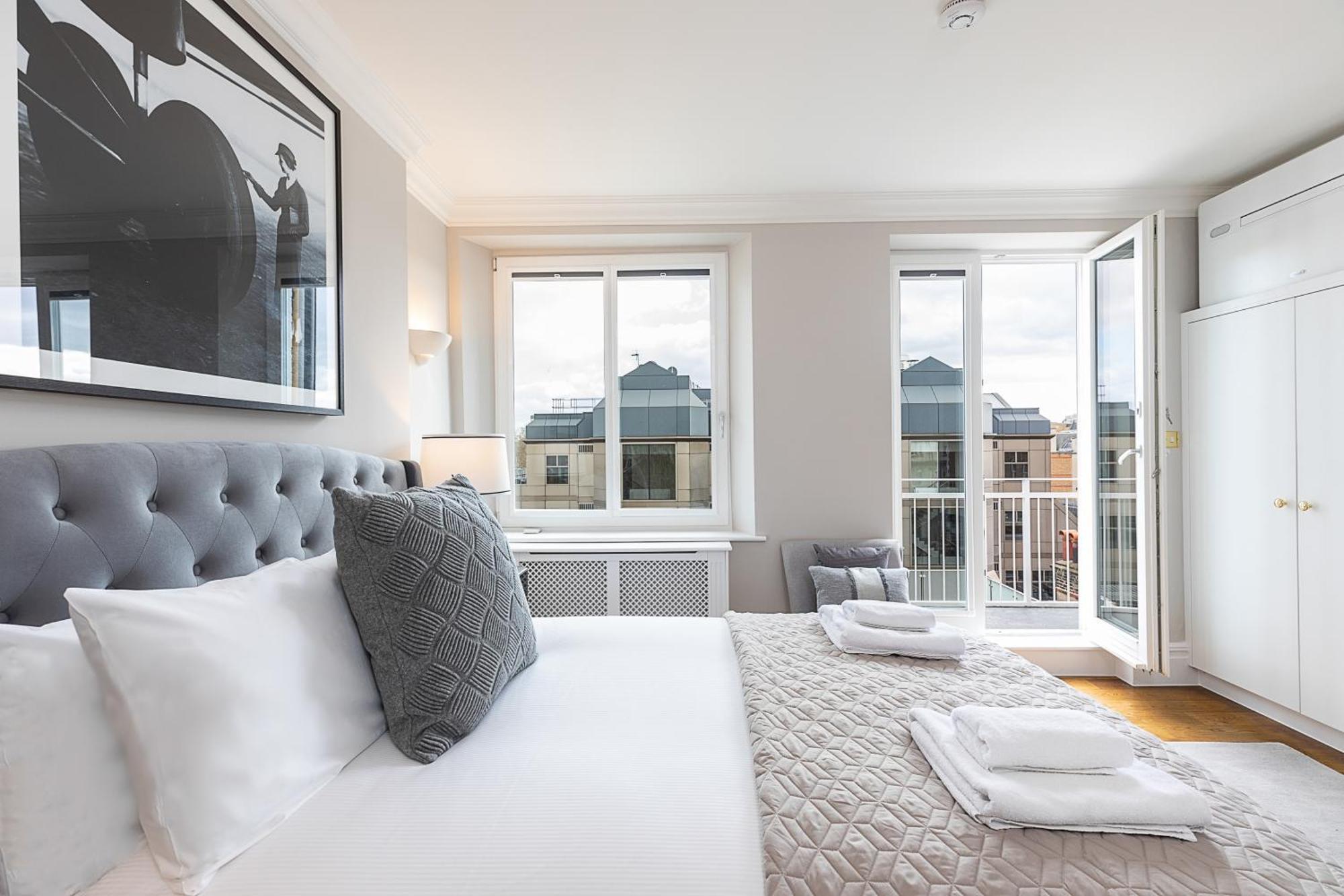 Astonishing Flats Near Mayfair & Piccadilly Circus London