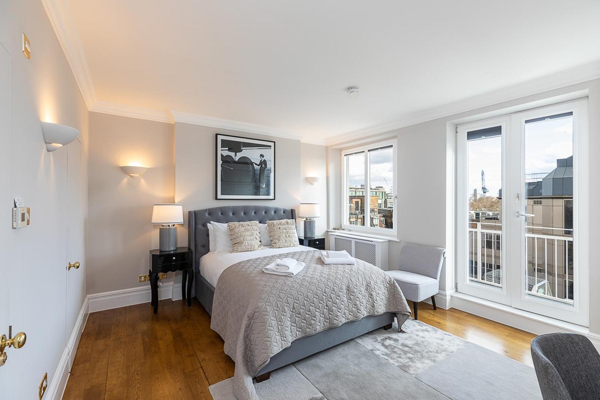 Astonishing Flats Near Mayfair & Piccadilly Circus * London