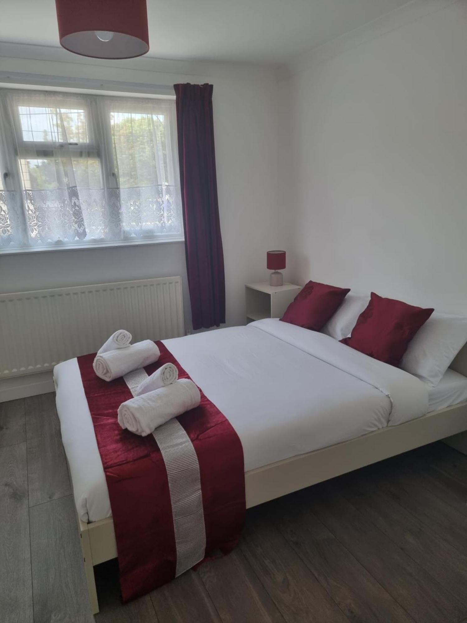 Coolfin House-close To Excel, Contractors, Relocators, Paid Parking Holiday home London