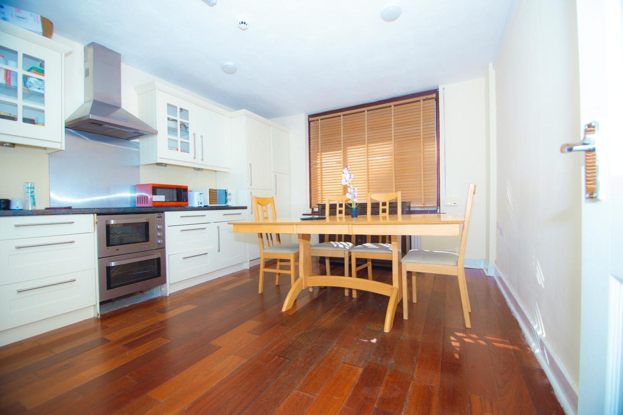 Victorian Woods Bed & Breakfast London