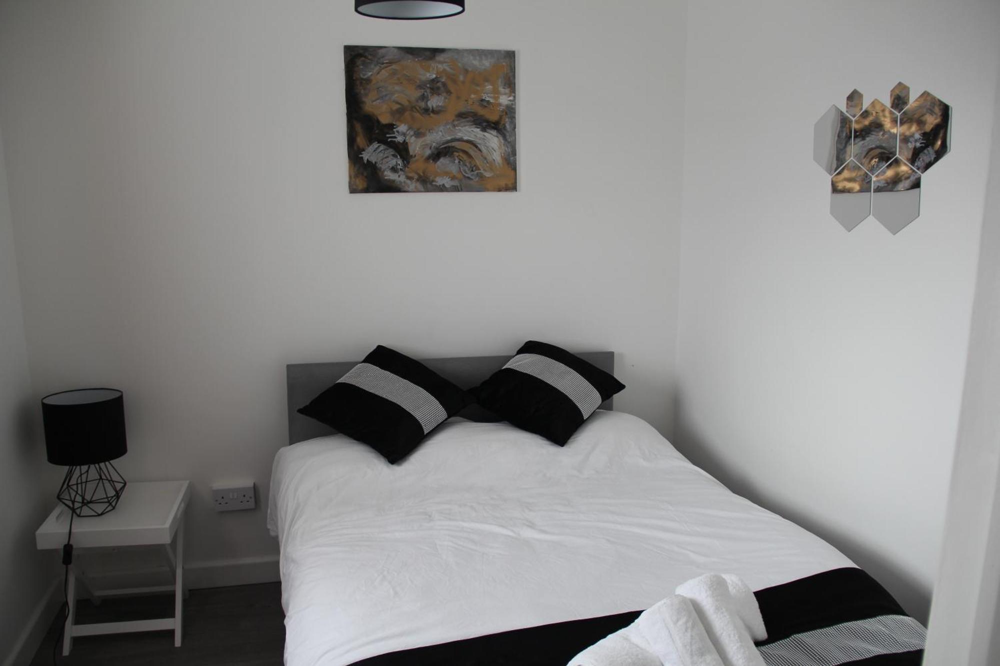 Coolfin House-close To Excel, Contractors, Relocators, Paid Parking *