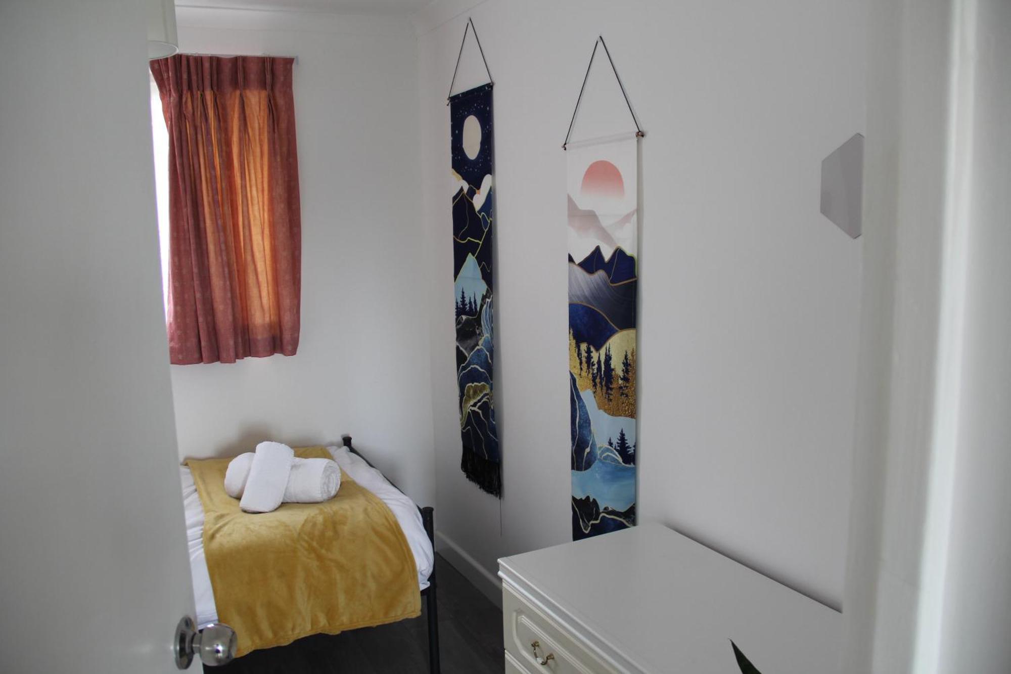 Holiday home Coolfin House-close To Excel, Contractors, Relocators, Paid Parking