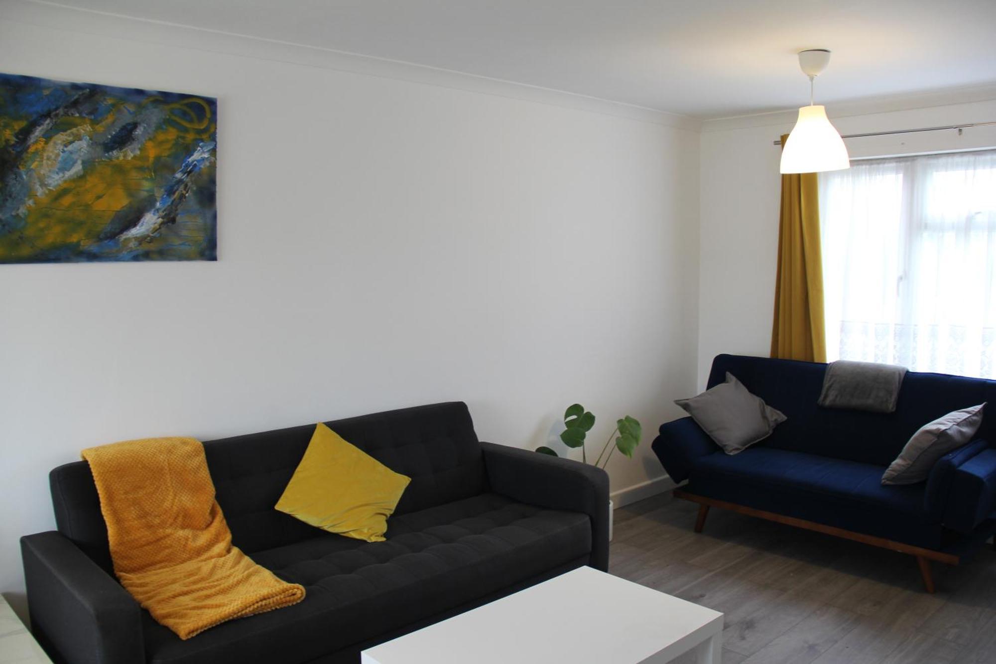 Coolfin House-close To Excel, Contractors, Relocators, Paid Parking Holiday home *