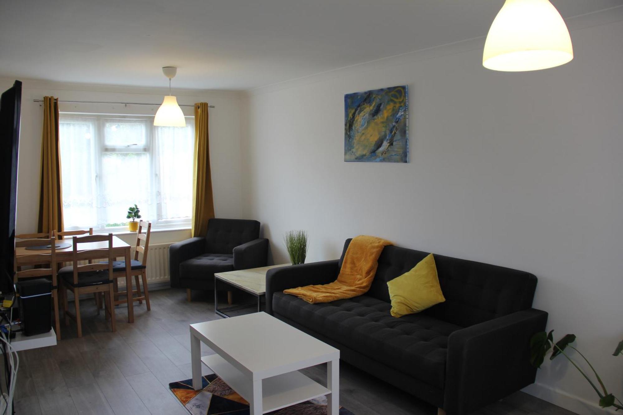 Coolfin House-close To Excel, Contractors, Relocators, Paid Parking Holiday home