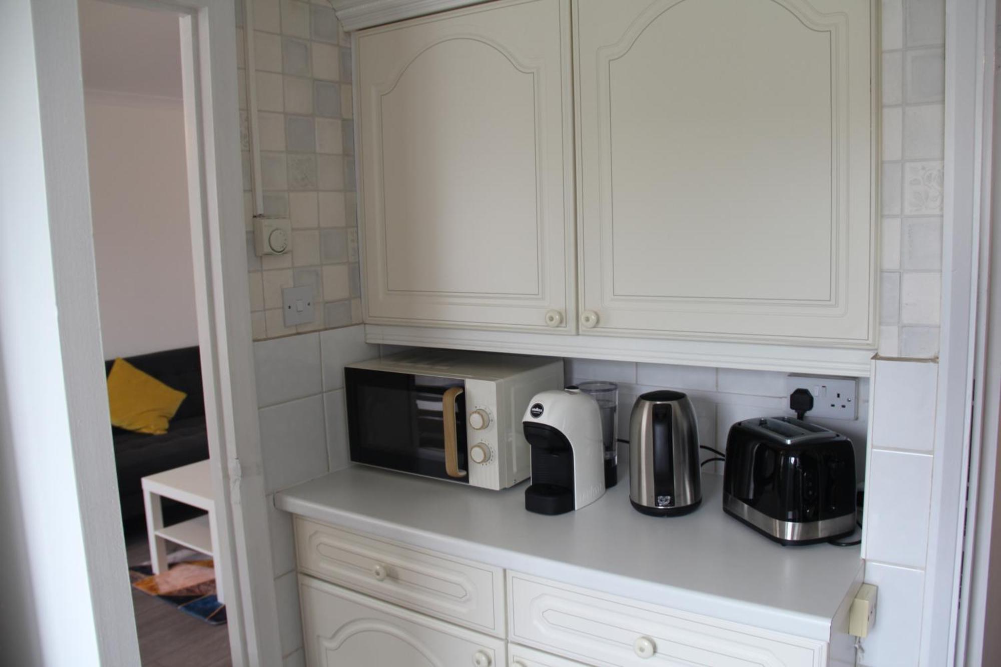Holiday home Coolfin House-close To Excel, Contractors, Relocators, Paid Parking *