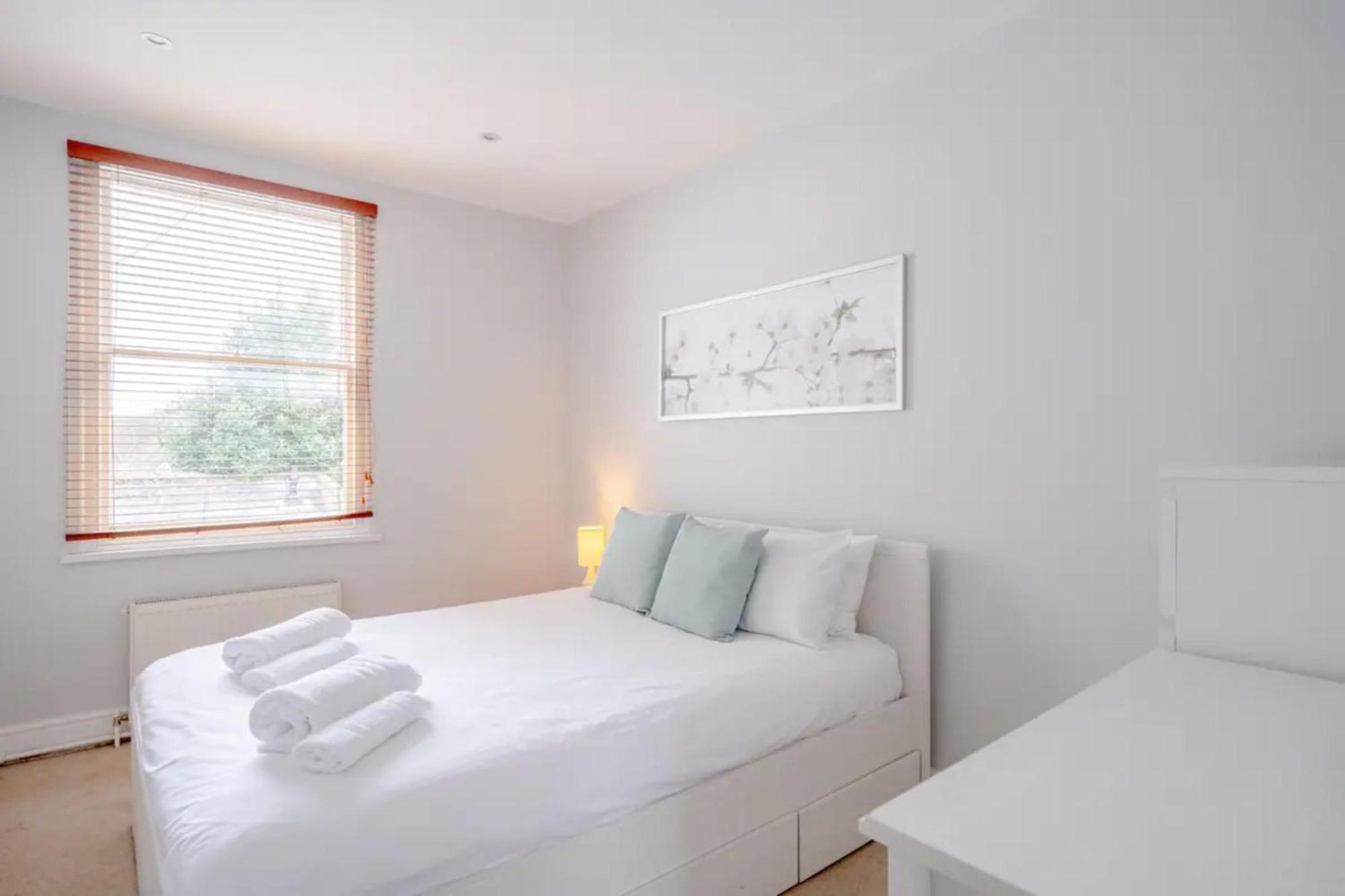 Airy 2 Bedroom Next To Clapham Common * London