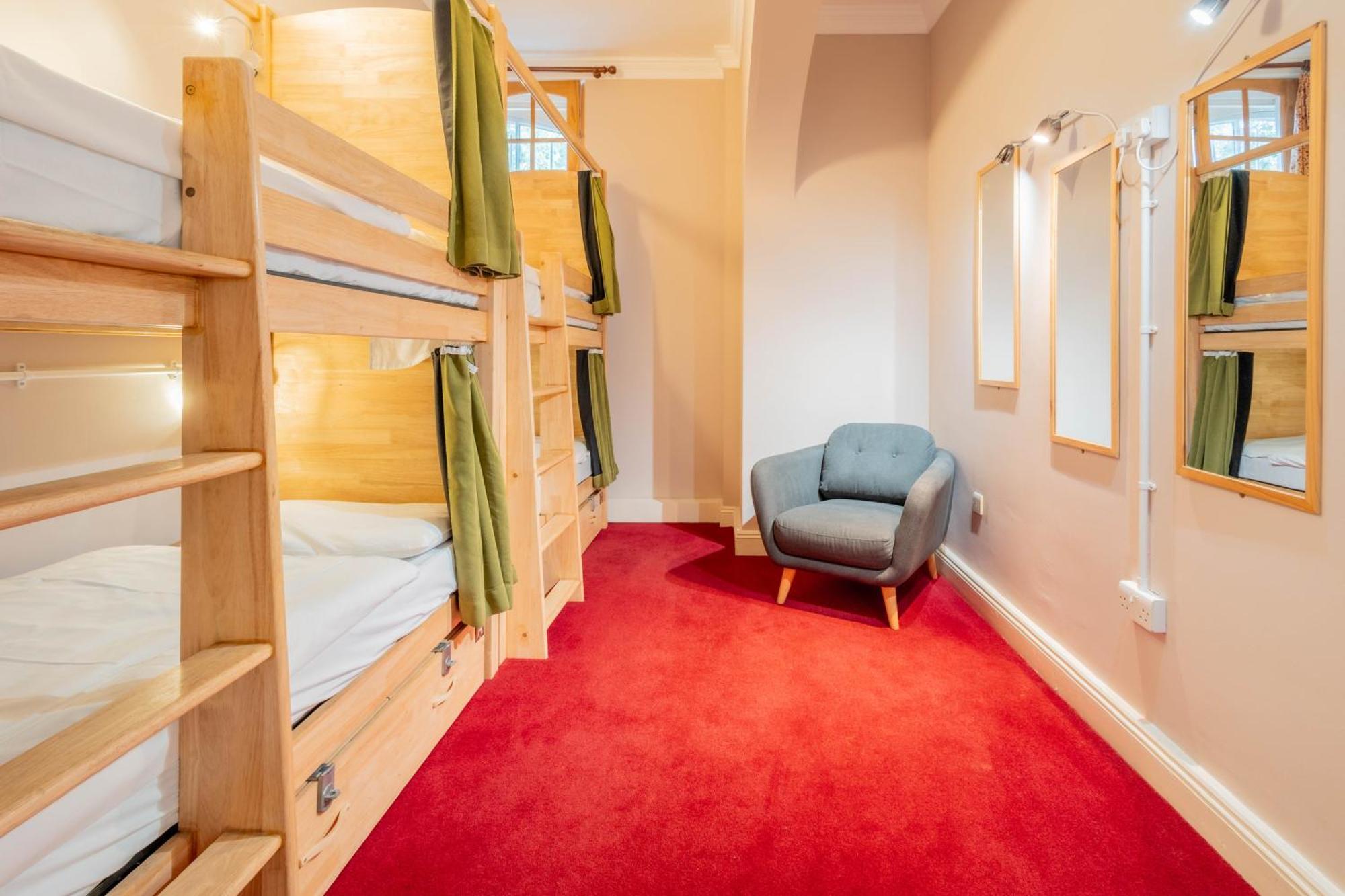Palmers Swiss Hostel *