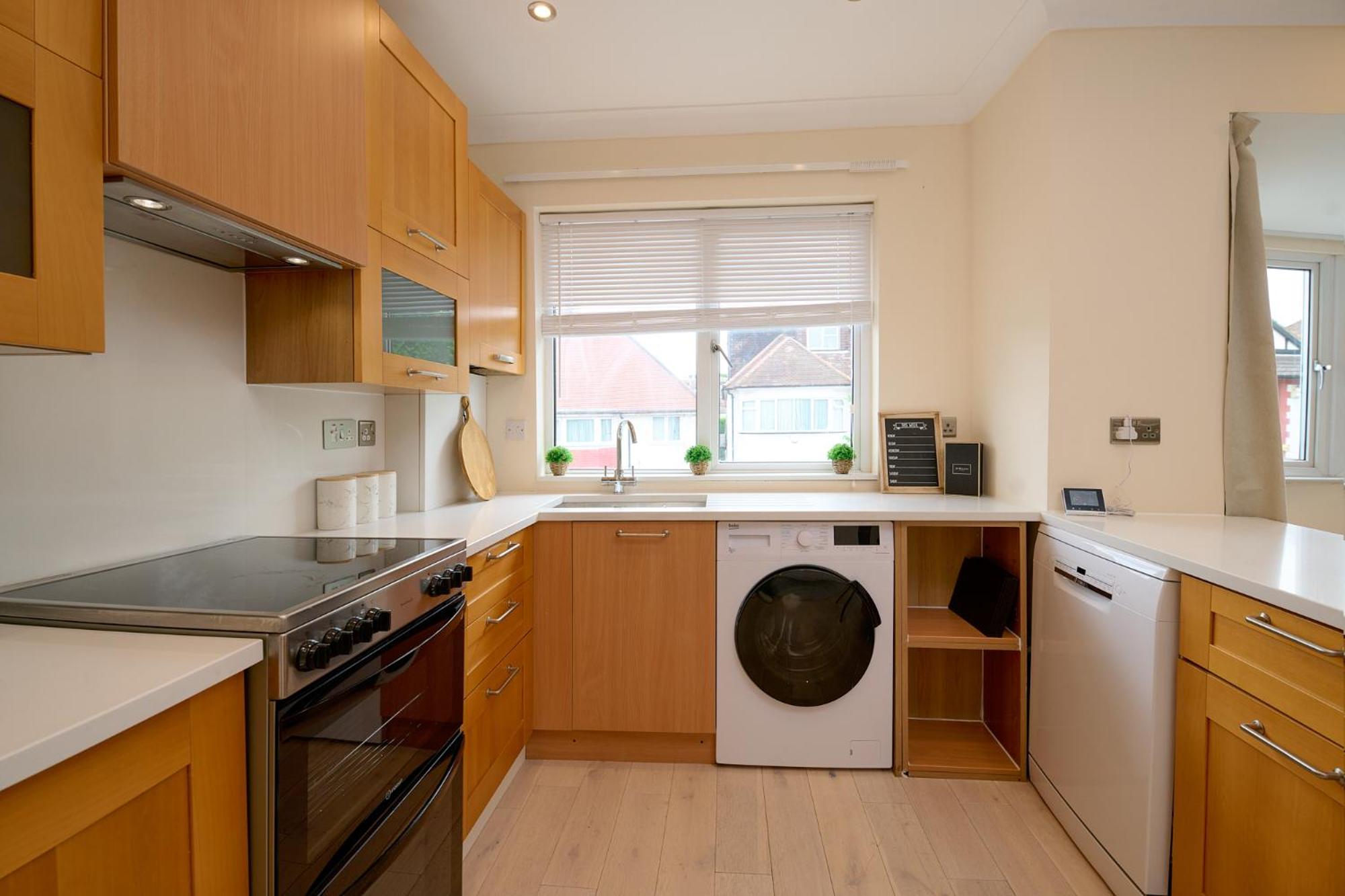 Stylish 4bed 2 Bath, Nw Large Holiday home London