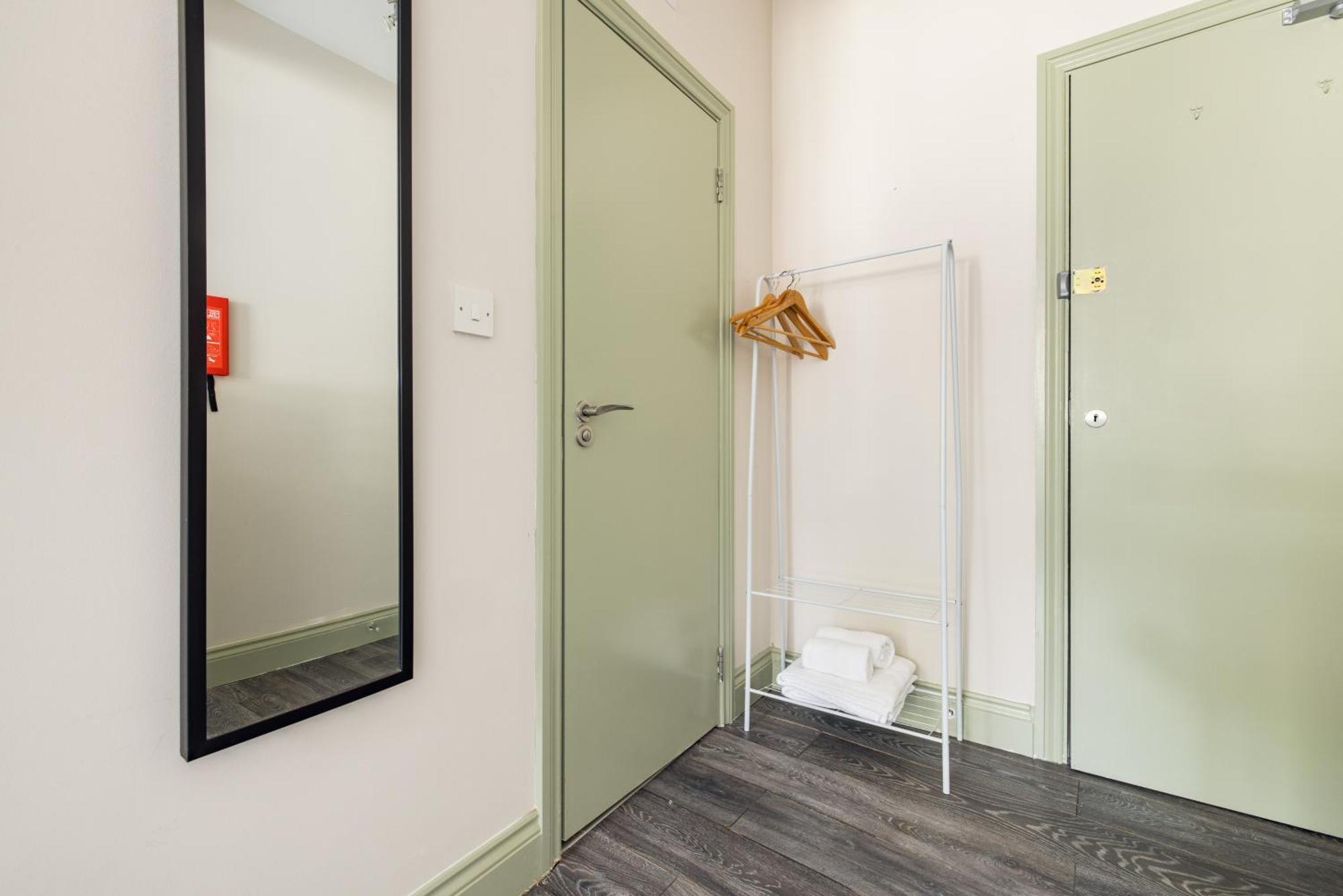 Euston Apartment *